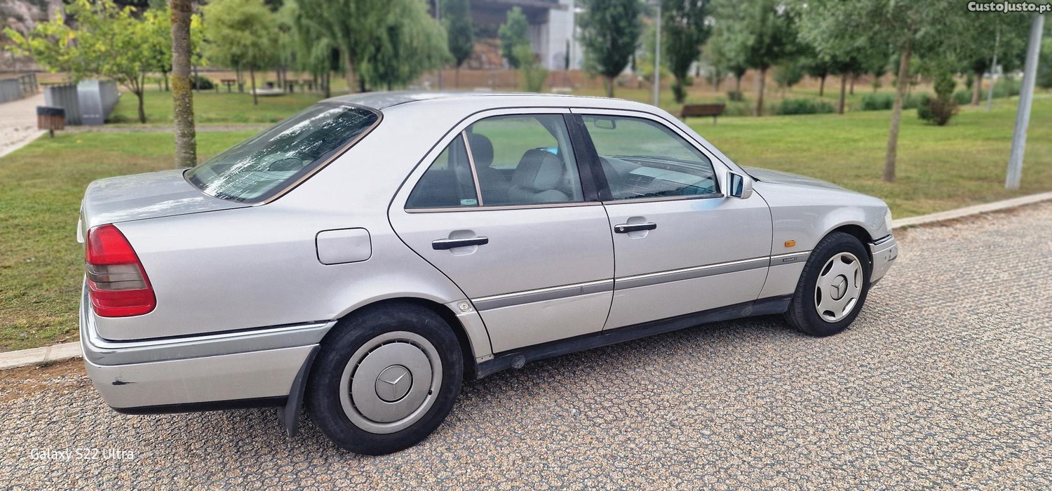 Mercedes-Benz C 180 Gasolina - 93 foto 4
