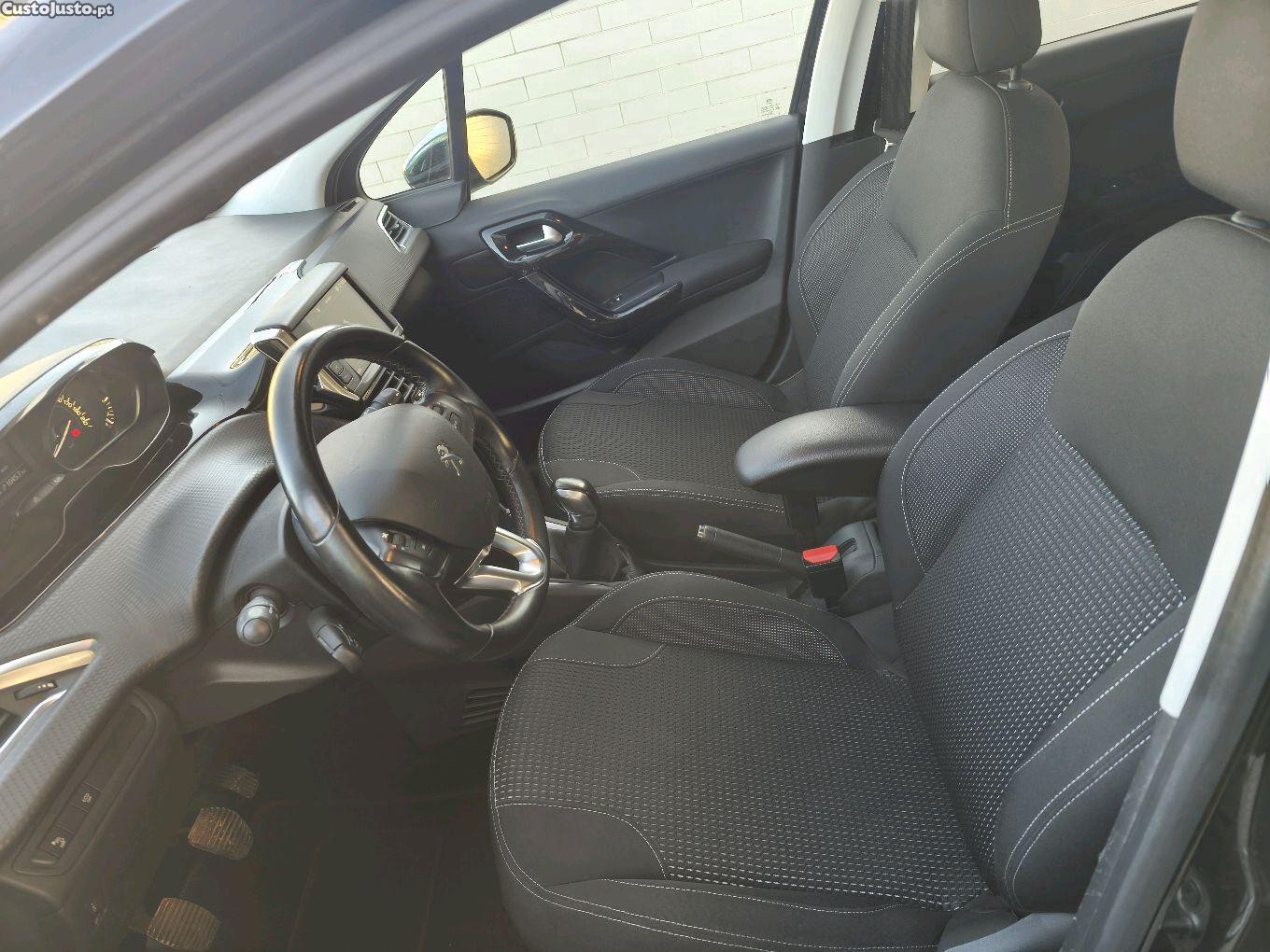 Peugeot 208 1.2 Allure — fotografia 5
