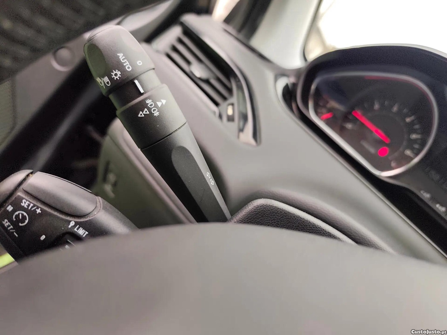 Peugeot 208 1.2 PureTech Active — fotografia 9