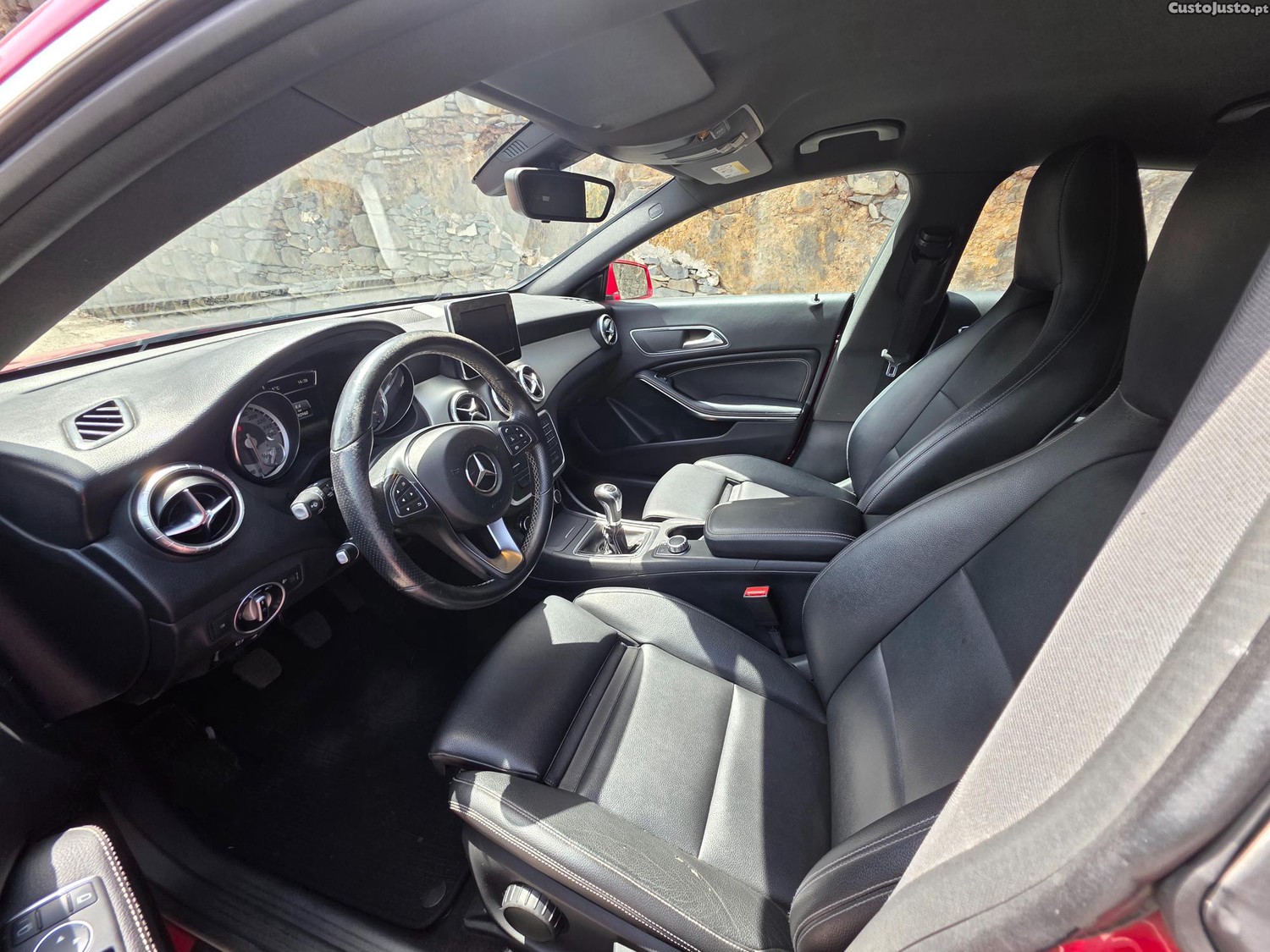 Mercedes-Benz CLA 200 4MATIC — fotografia 5