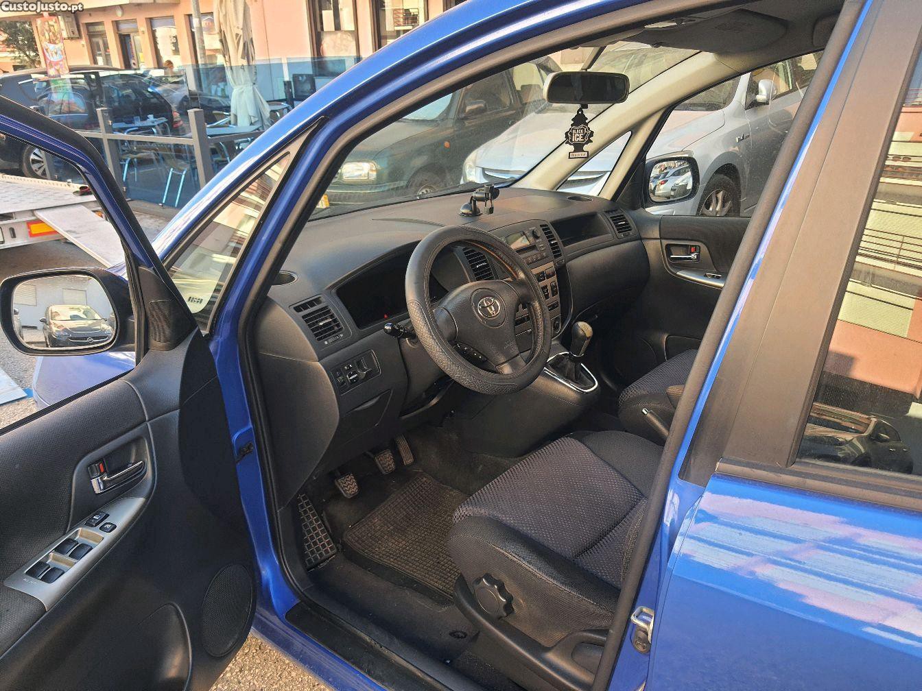 Toyota Corolla Verso D4D — fotografia 3