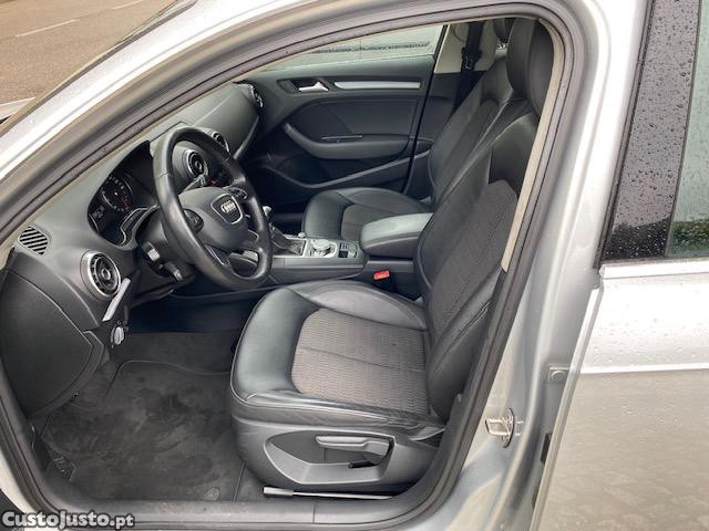 Audi A3 Sportback 1.6 TDI Ambition 105 CV — fotografia 9