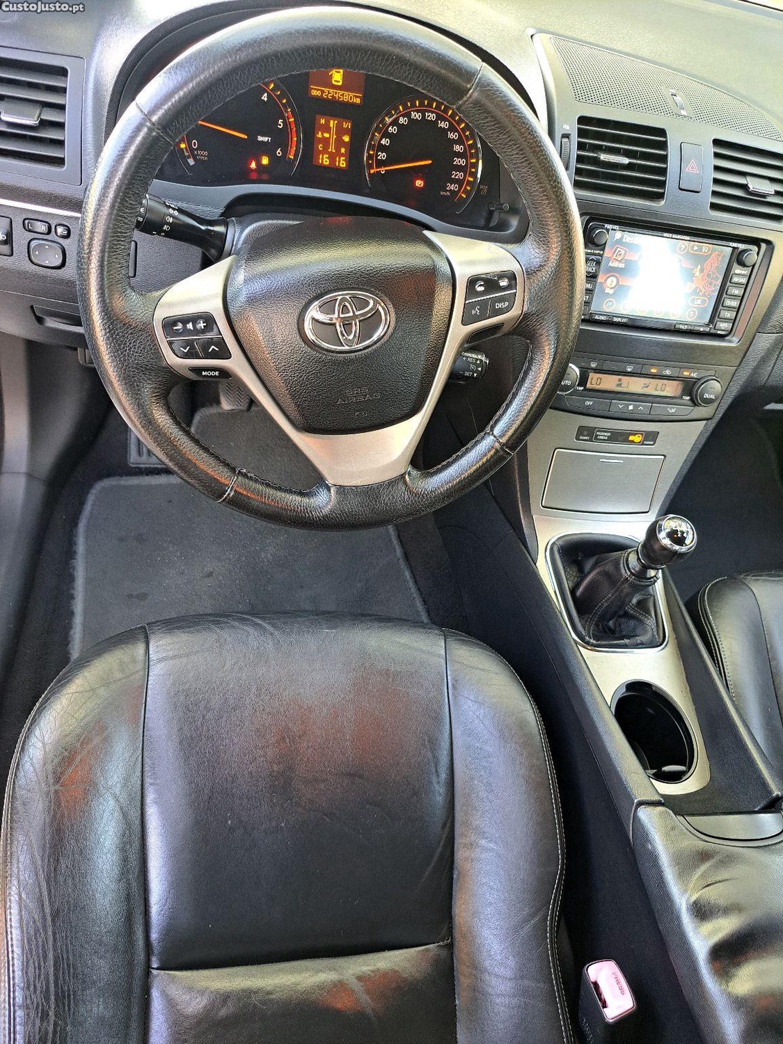 Toyota Avensis D4D — fotografia 4
