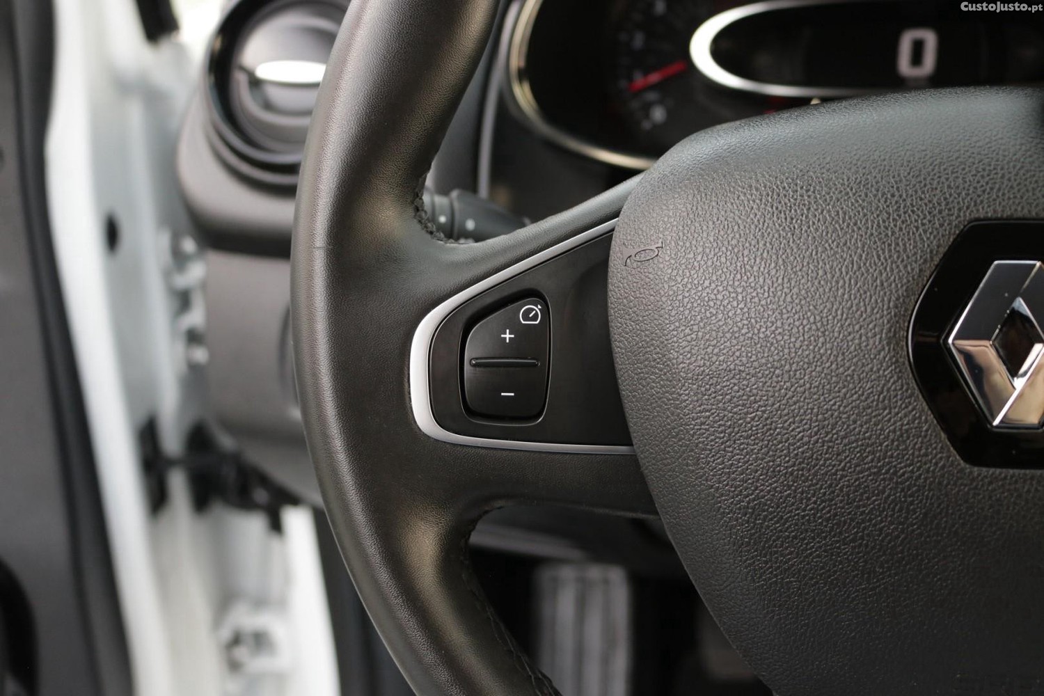 Renault Clio Sport Tourer 1.5 DCI Limited 90cv — fotografia 29