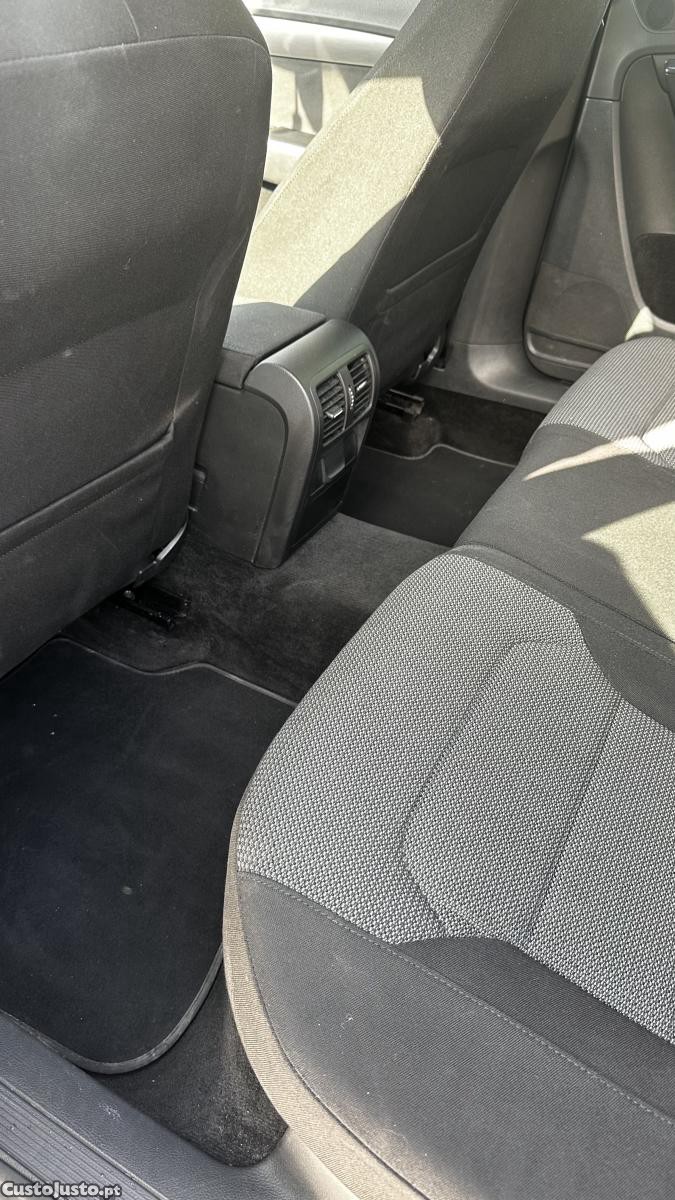 Volkswagen Passat 1.6 TDI Confortline — fotografia 2