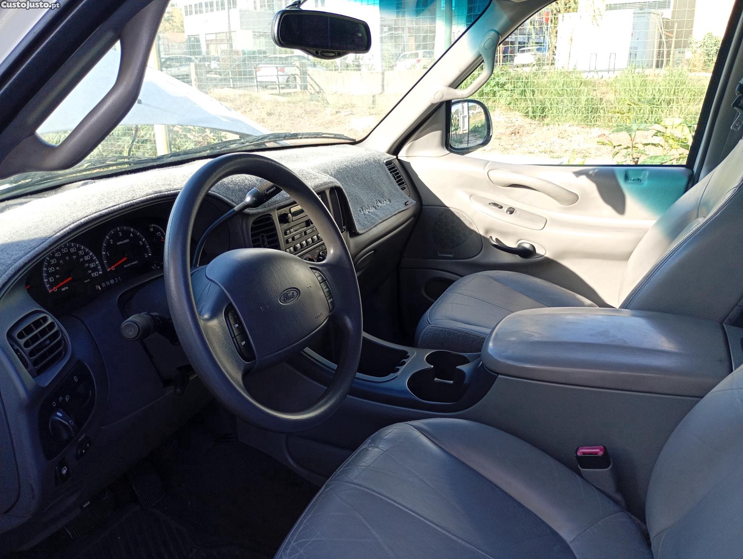 Ford Explorer Sport — fotografia 2