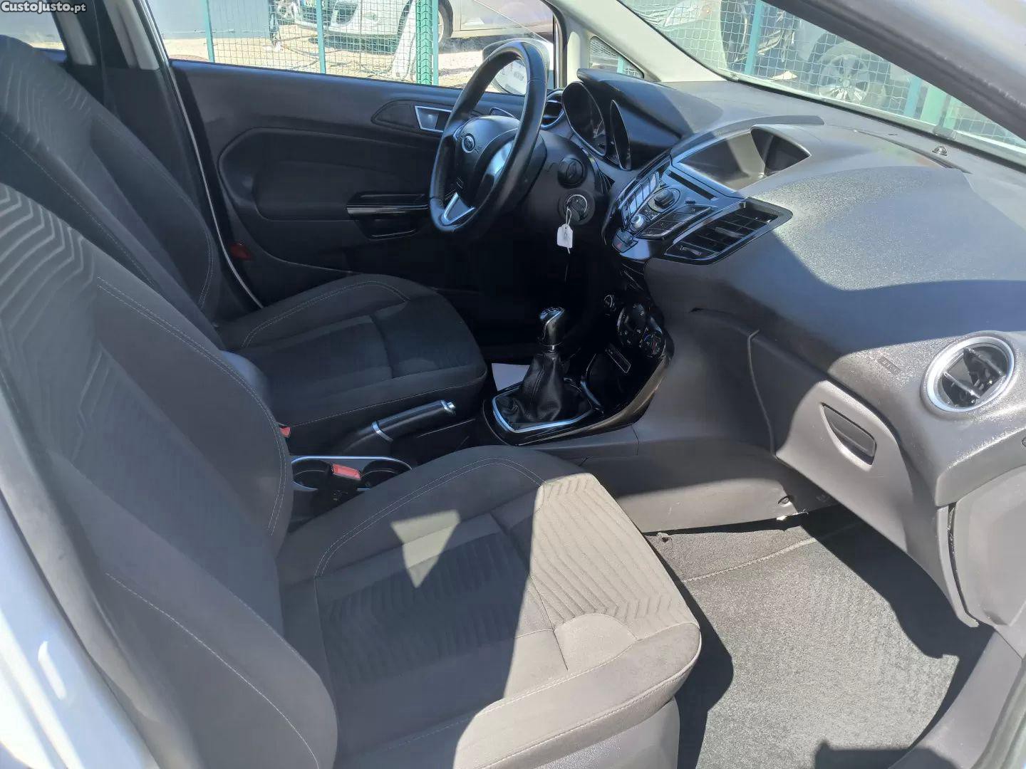 Ford Fiesta 1.0 ti-vct titanium — fotografia 4