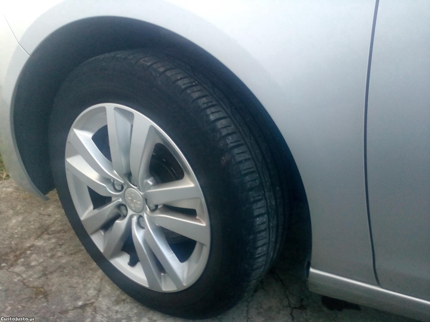 Peugeot 308 1.6 BLUEHDI 120CV6 VEL. BOM ESTADO COM MUITOS EXTRAS DE ORIGEM — fotografia 9