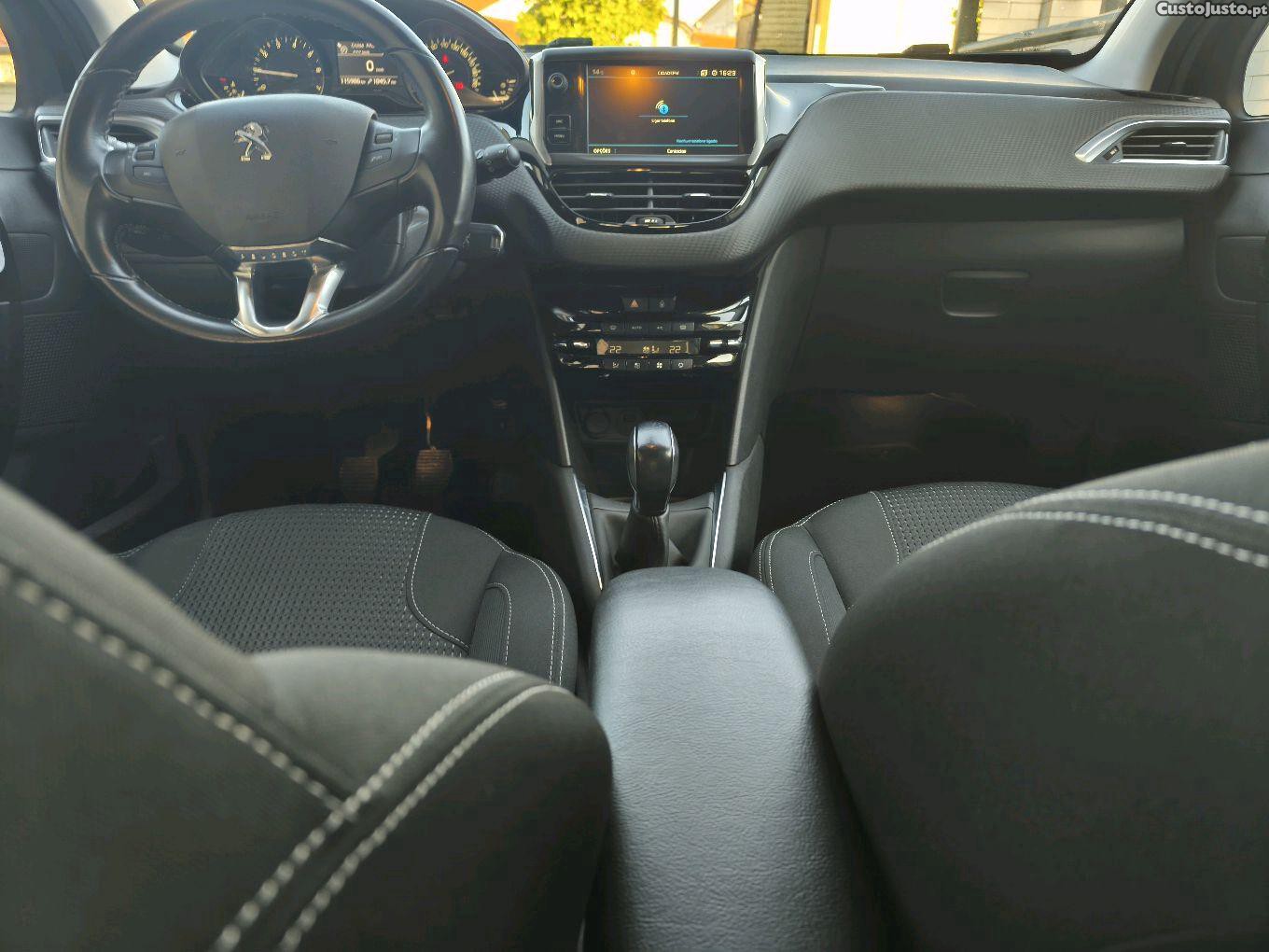 Peugeot 208 1.2 Allure — fotografia 3