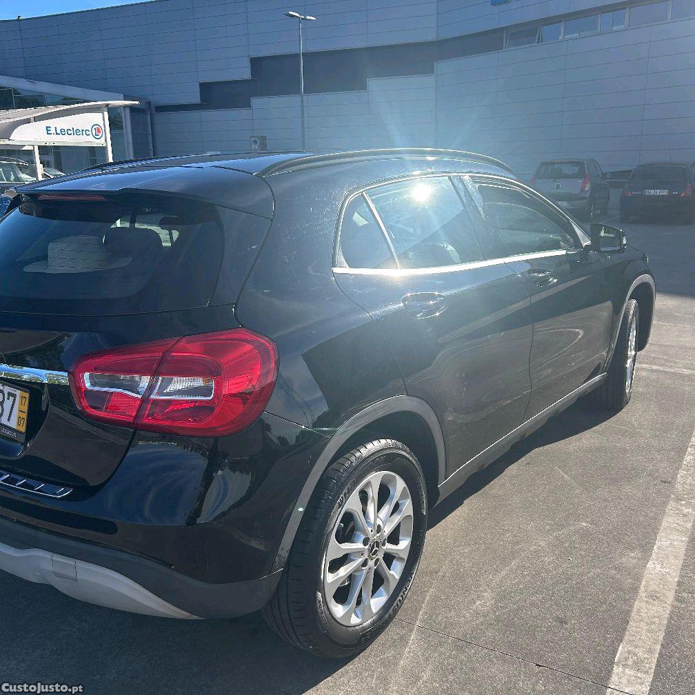 Mercedes-Benz GLA 180 d Style — fotografia 3