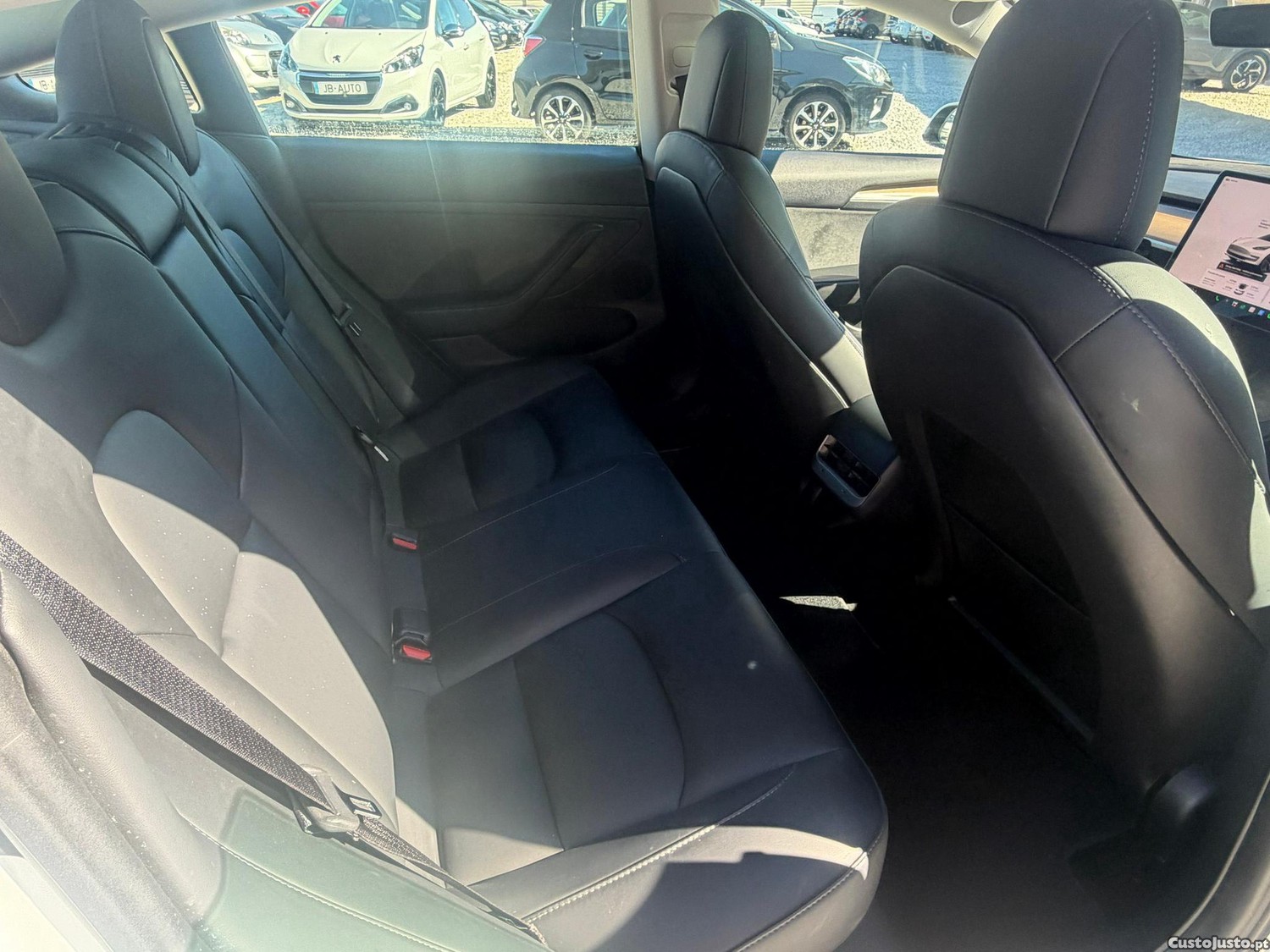 Tesla Model 3 Long Range AWD — fotografia 2