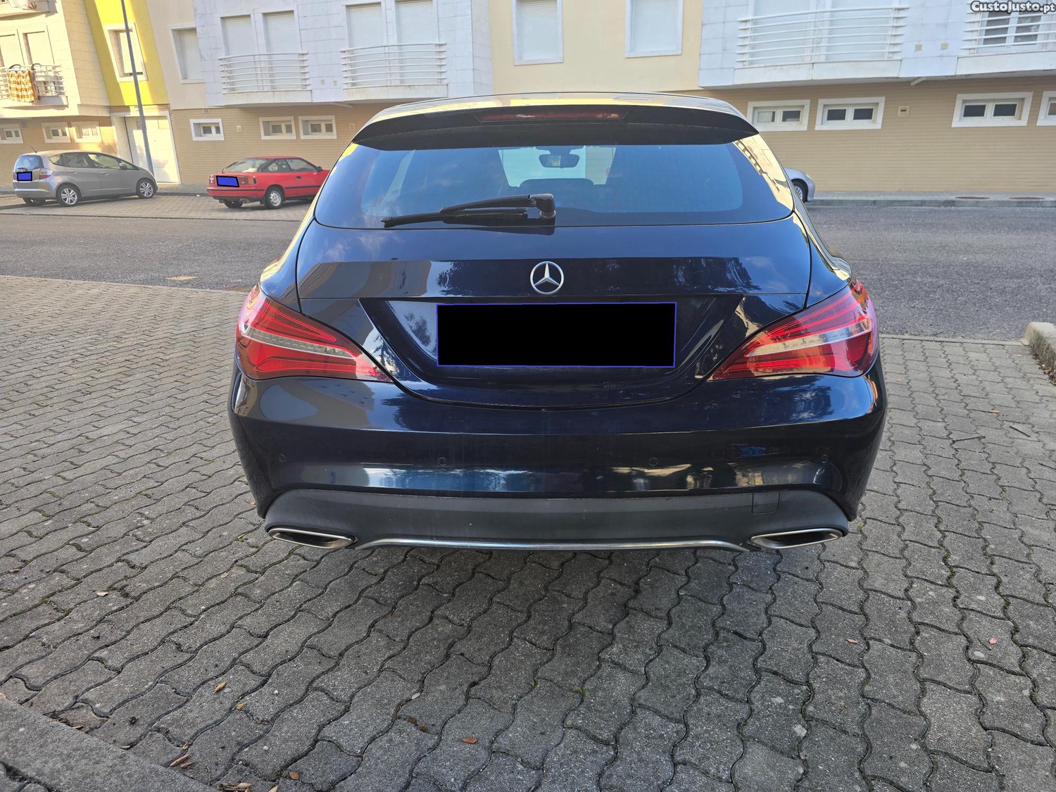 Mercedes-Benz CLA 180 Shooting Brake - 17 foto 4