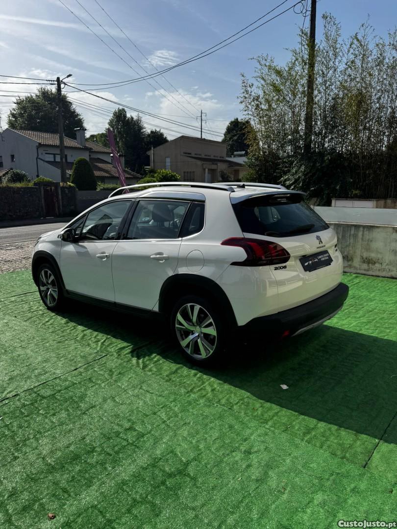 Peugeot 2008 1.2 PureTech Allure — fotografia 13