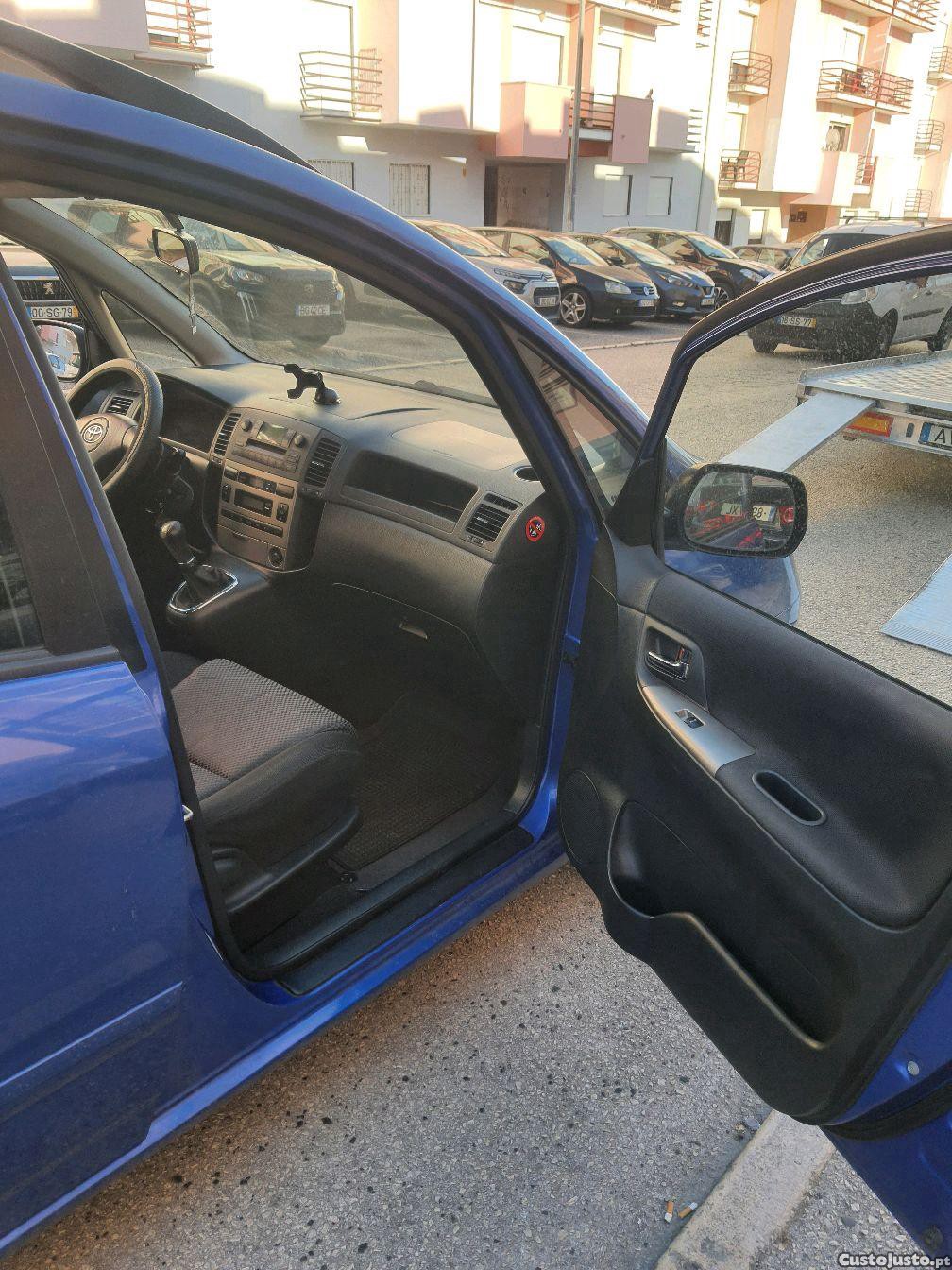 Toyota Corolla Verso D4D — fotografia 4