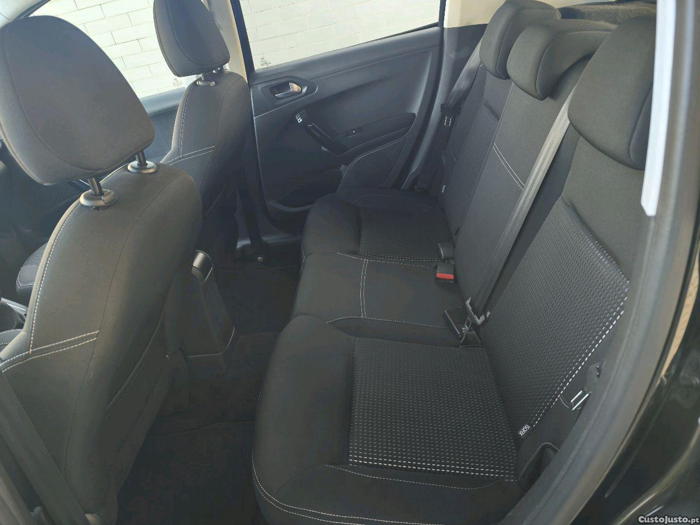 Peugeot 208 1.2 Allure — fotografia 4