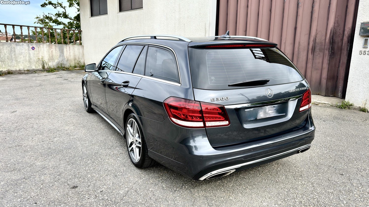 Mercedes-Benz E 300 300D Hybrid — fotografia 9