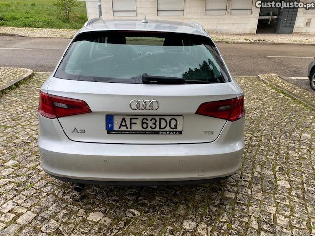 Audi A3 Sportback 1.6 TDI Ambition 105 CV — fotografia 3