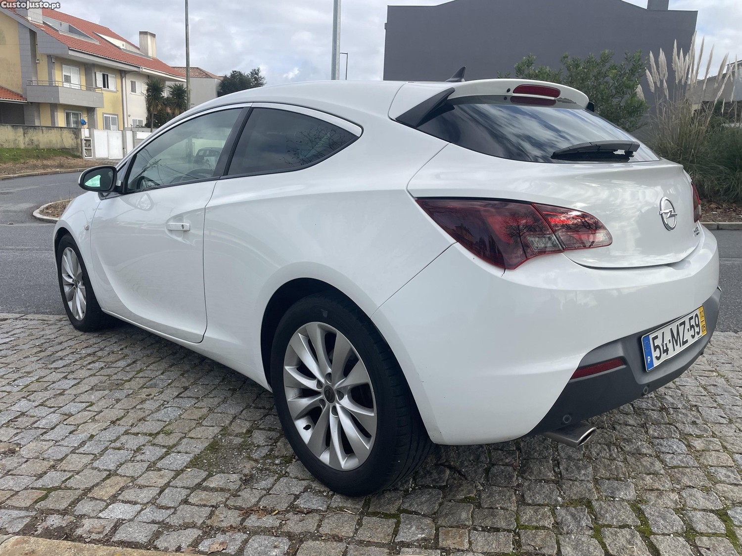 Opel Astra GTC 1.4 Turbo — fotografia 9