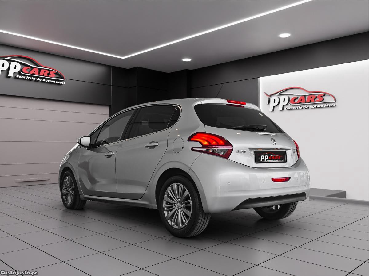 Peugeot 208 1.2 PureTech Signatu - 16 — photo 2