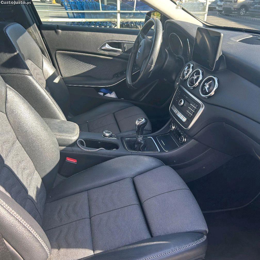 Mercedes-Benz GLA 180 d Style — fotografia 4