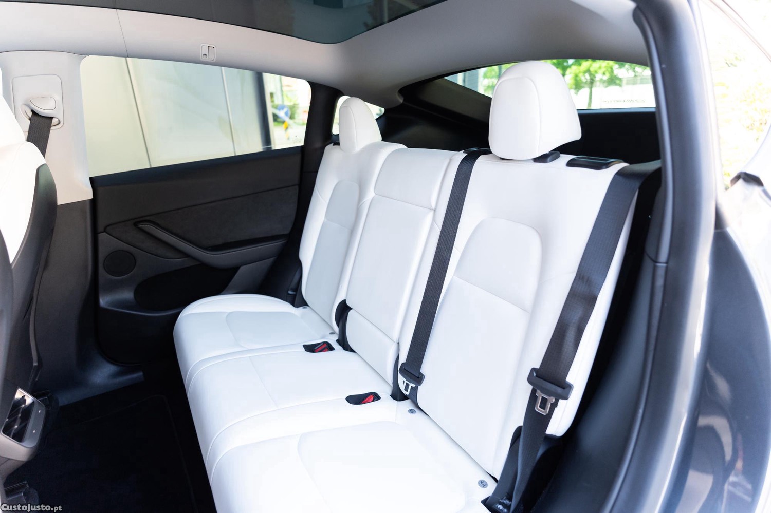 Tesla Model Y Dual motor — fotografia 4
