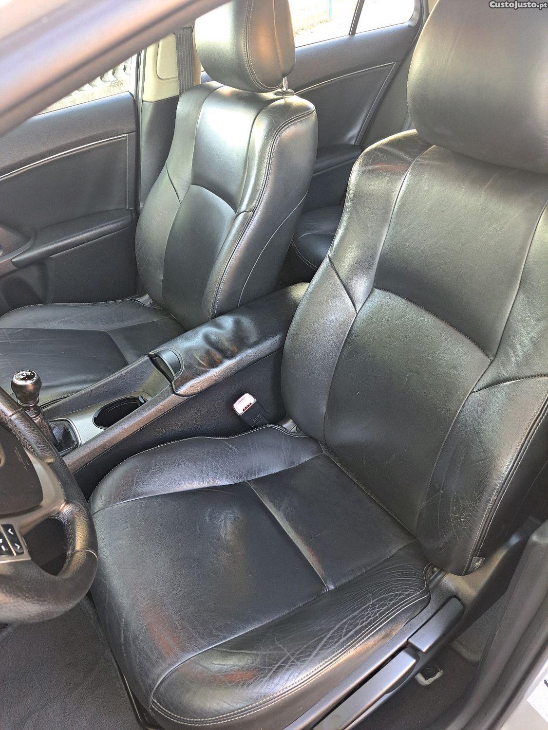Toyota Avensis D4D — fotografia 2