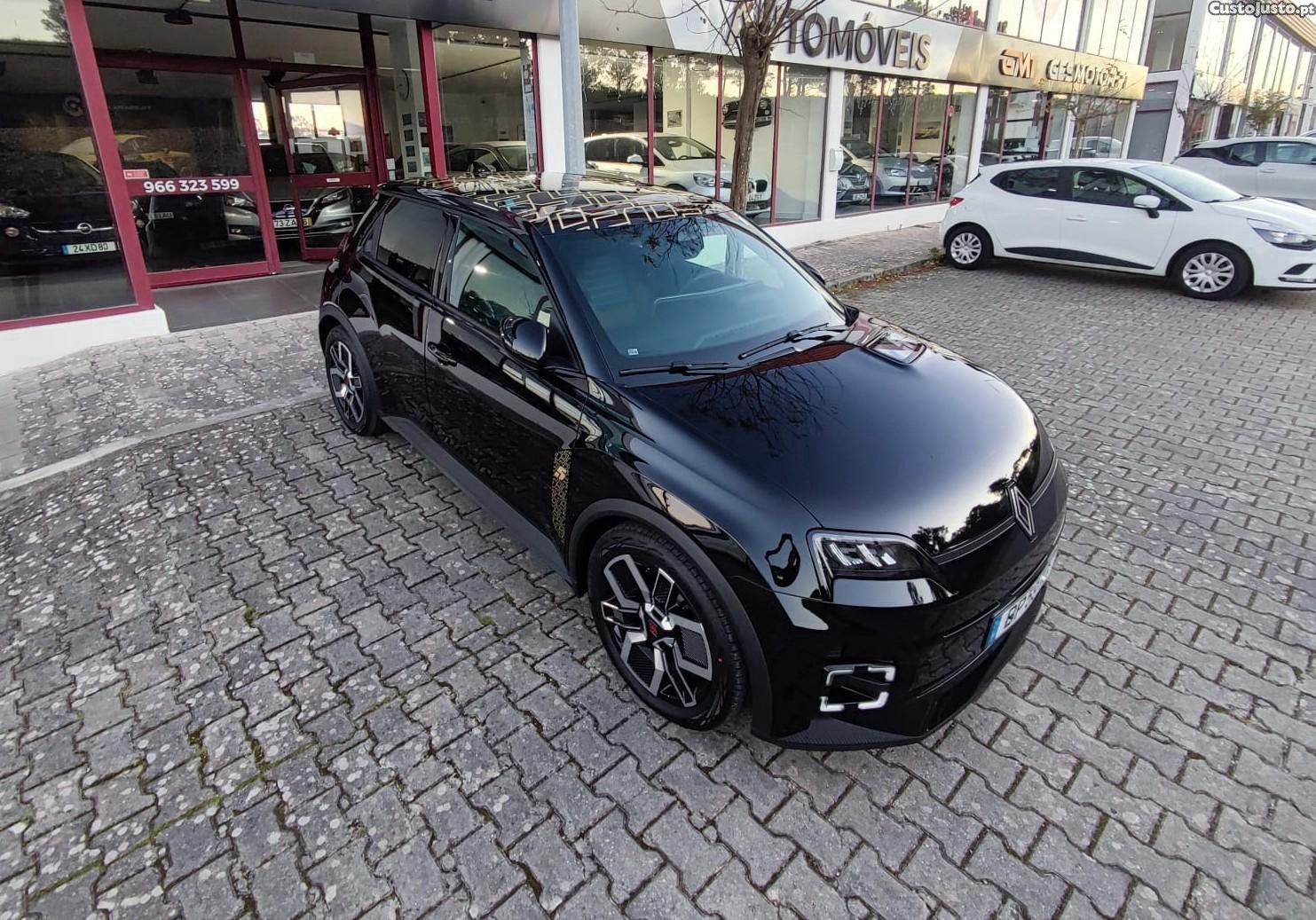 Renault 5 E-Tech EV52 Techno Autonomia Comfort - 24 foto 5