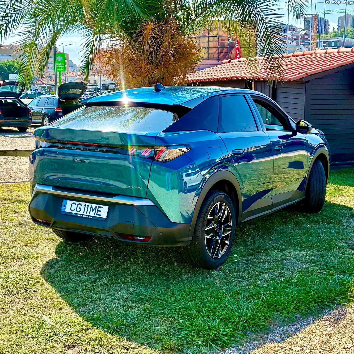 Peugeot 3008 Hybrid Allure — fotografia 16