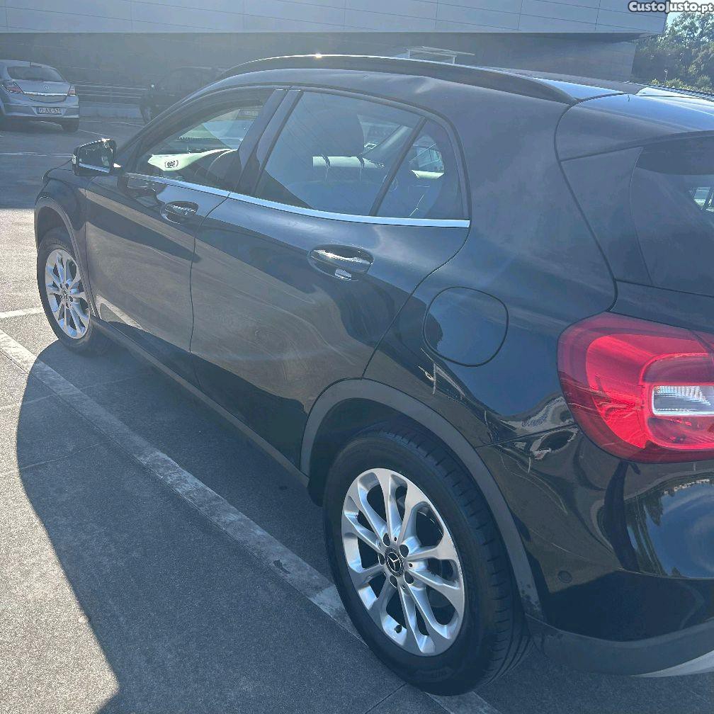 Mercedes-Benz GLA 180 d Style — fotografia 5