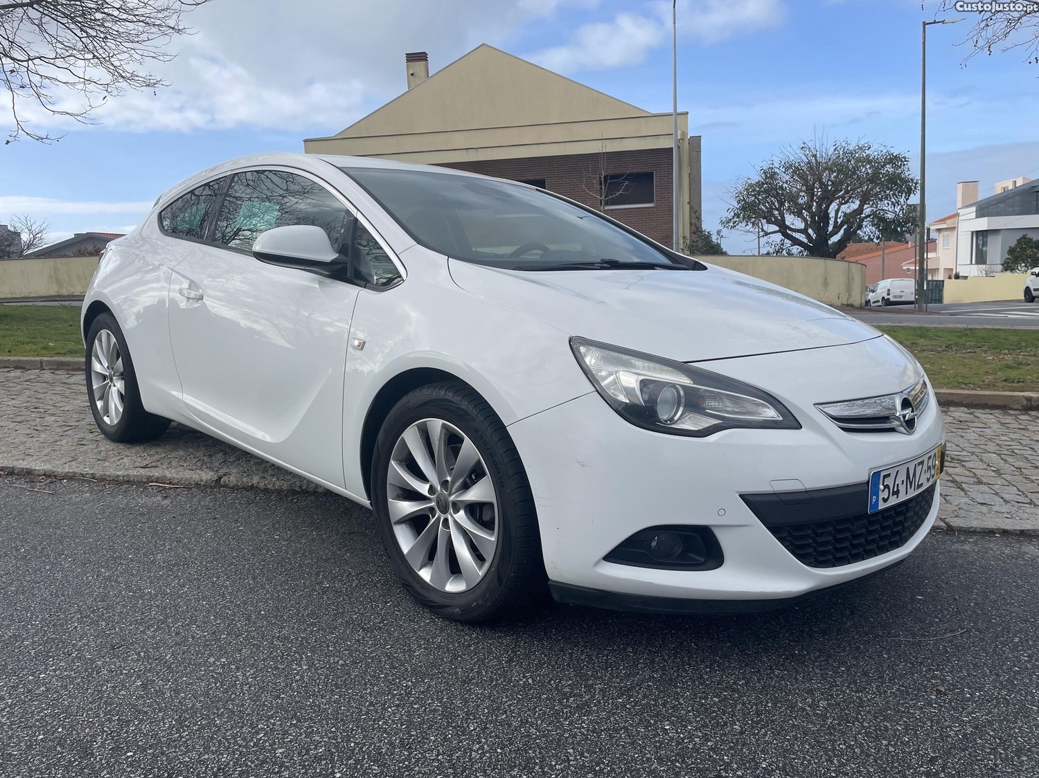 Opel Astra GTC 1.4 Turbo — fotografia 10