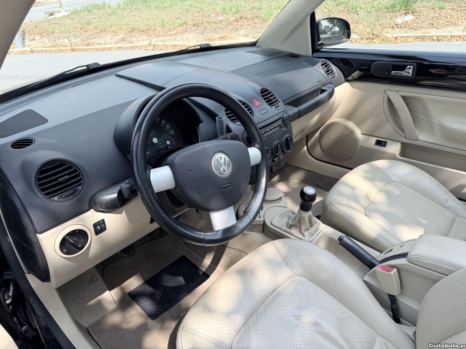 VW New Beetle Cabriolet 1.6  Full Extras Nacional — photo 4