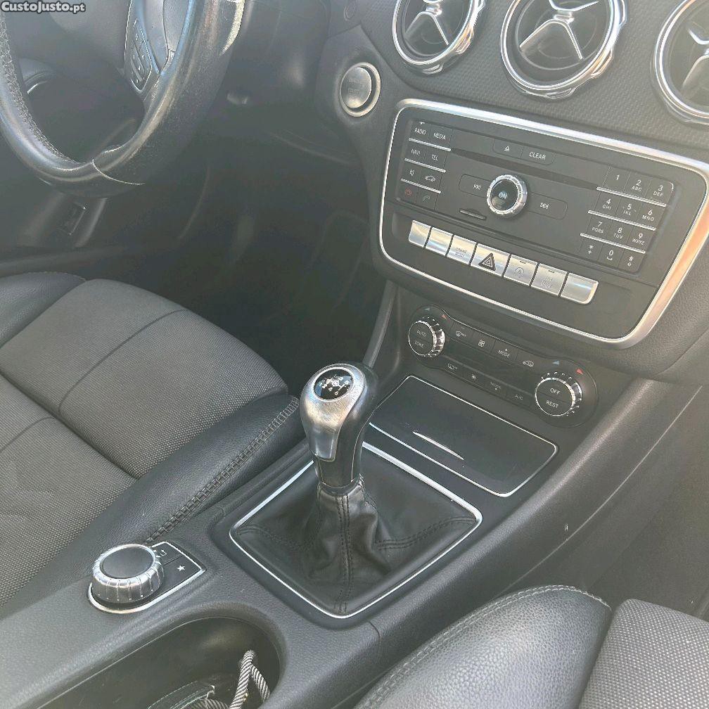 Mercedes-Benz GLA 180 d Style — fotografia 2