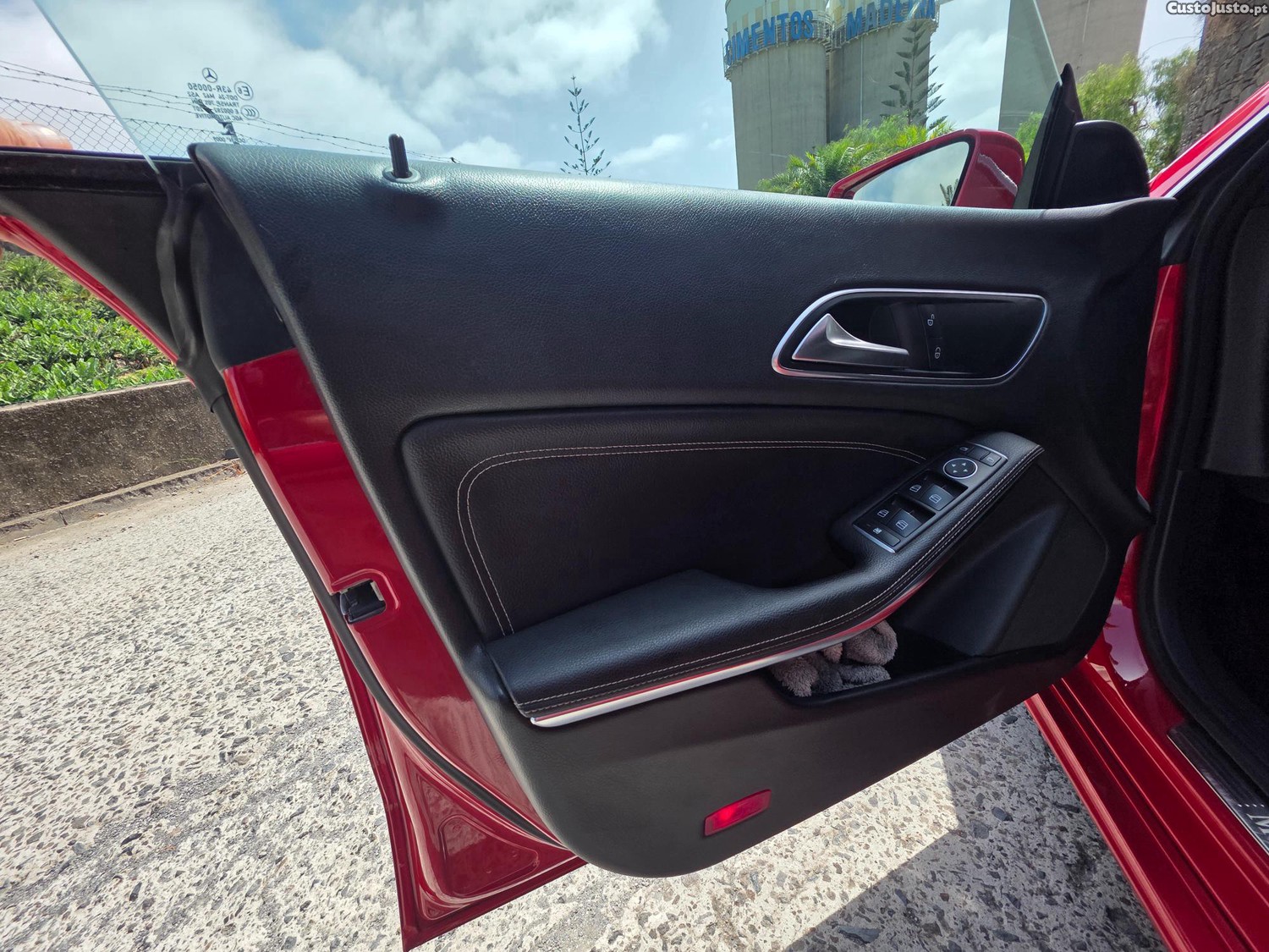 Mercedes-Benz CLA 200 4MATIC — fotografia 8