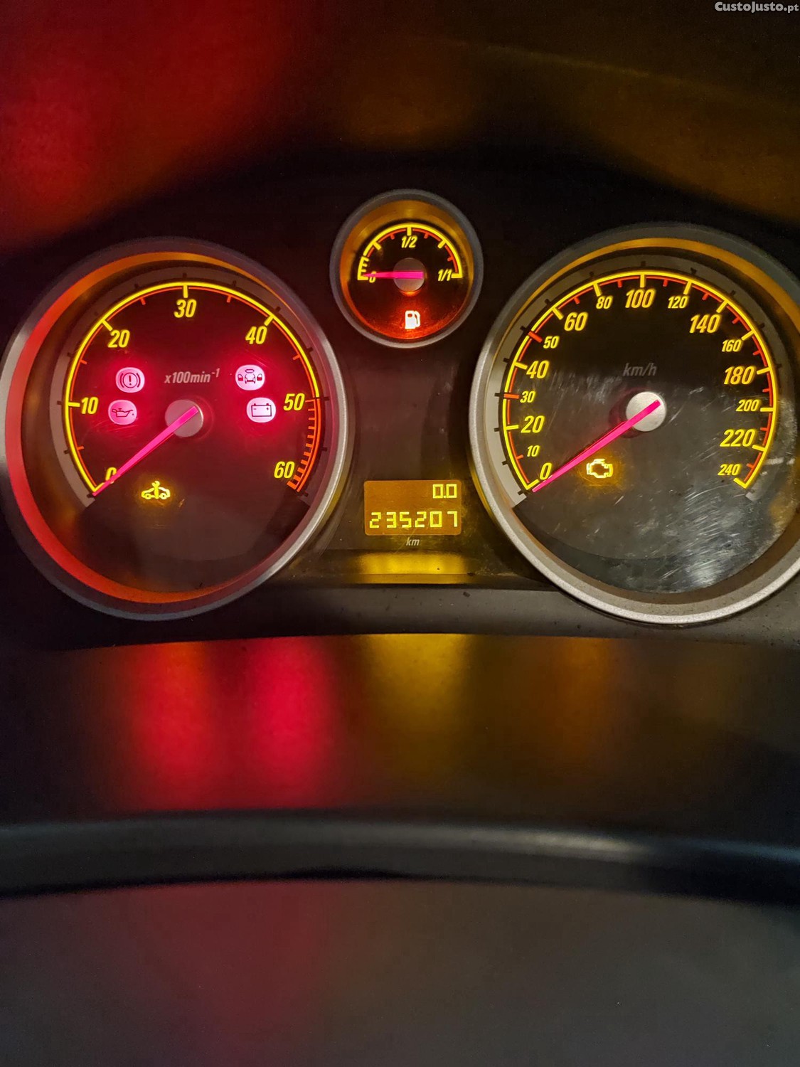 Opel Astra GTC 1,7 cdti de 5 lugares — fotografia 2