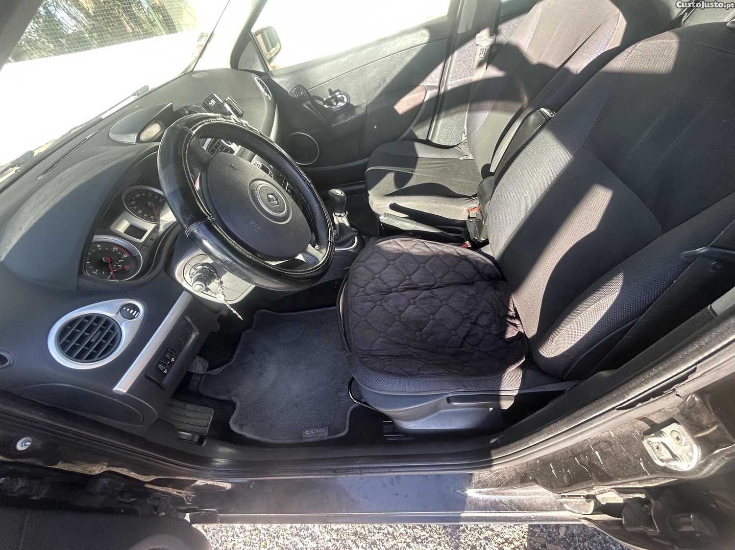 Renault Clio 1.5 Dci — fotografia 8