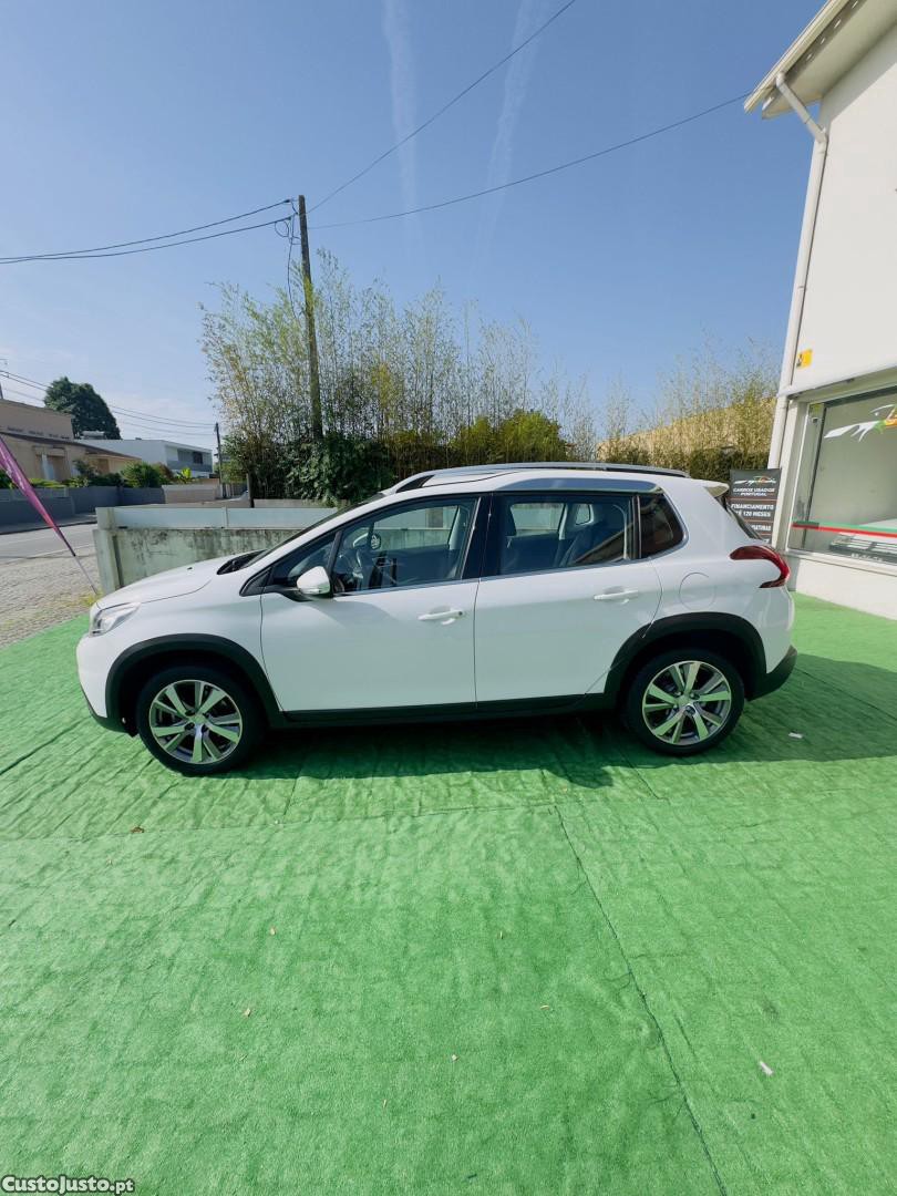 Peugeot 2008 1.2 PureTech Allure — fotografia 12