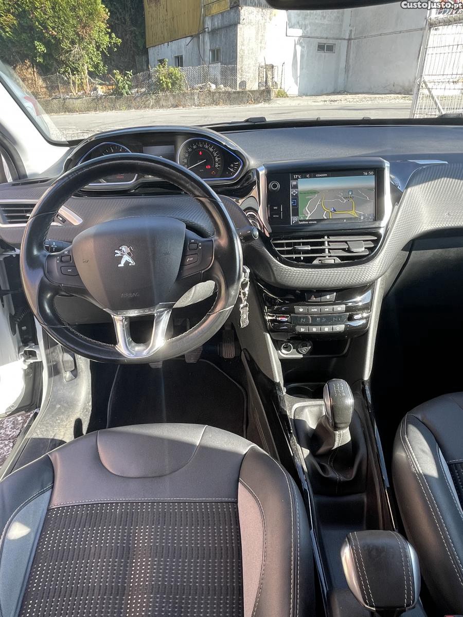 Peugeot 2008 PURE TECH ALLURE - 15 foto 5