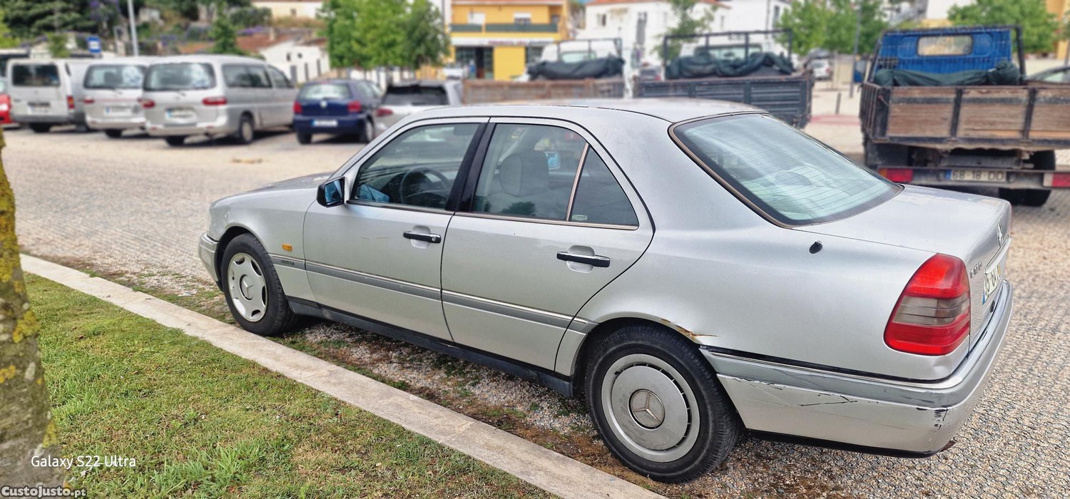 Mercedes-Benz C 180 Gasolina - 93 foto 5