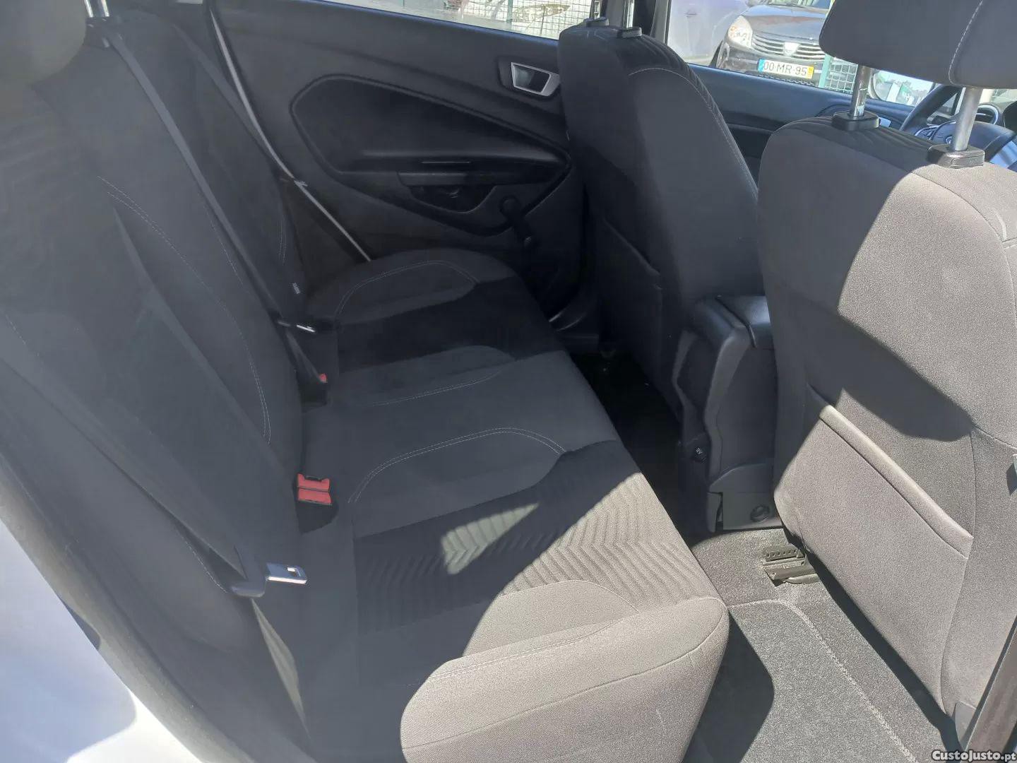 Ford Fiesta 1.0 ti-vct titanium — fotografia 7