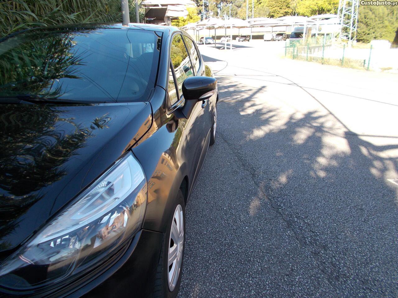 Renault Clio 1.5 dCi Limited EDition - 19 foto 2