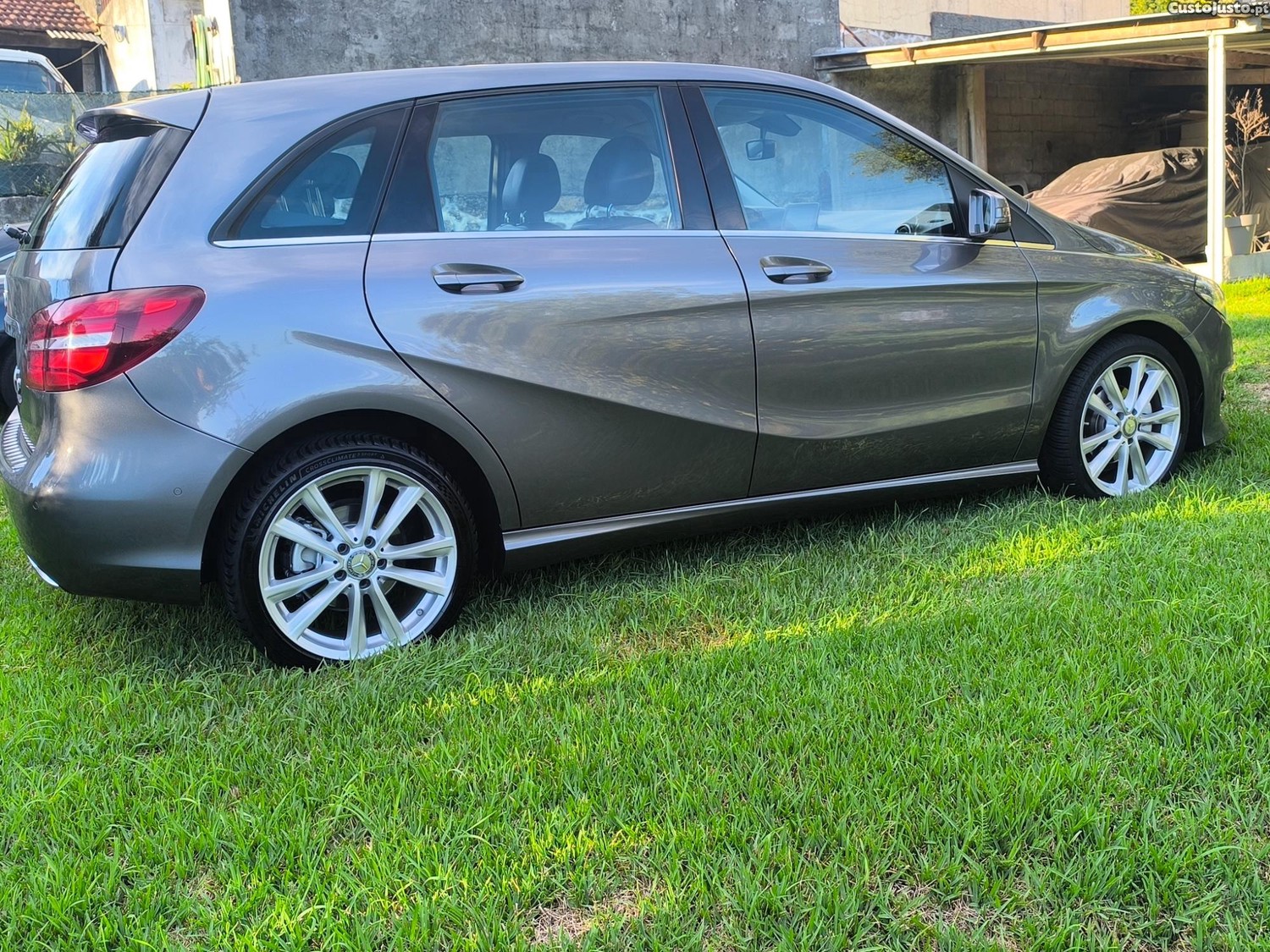 Mercedes-Benz B 180 CDI Automático — fotografia 4