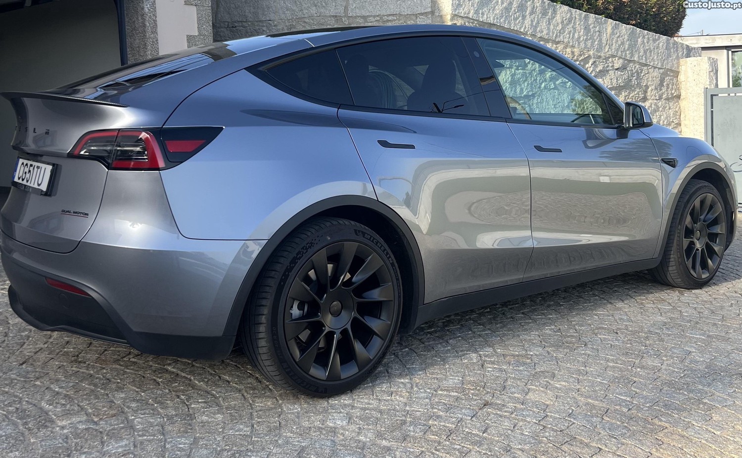 Tesla Model Y Long Range AWD 2024 — fotografia 4