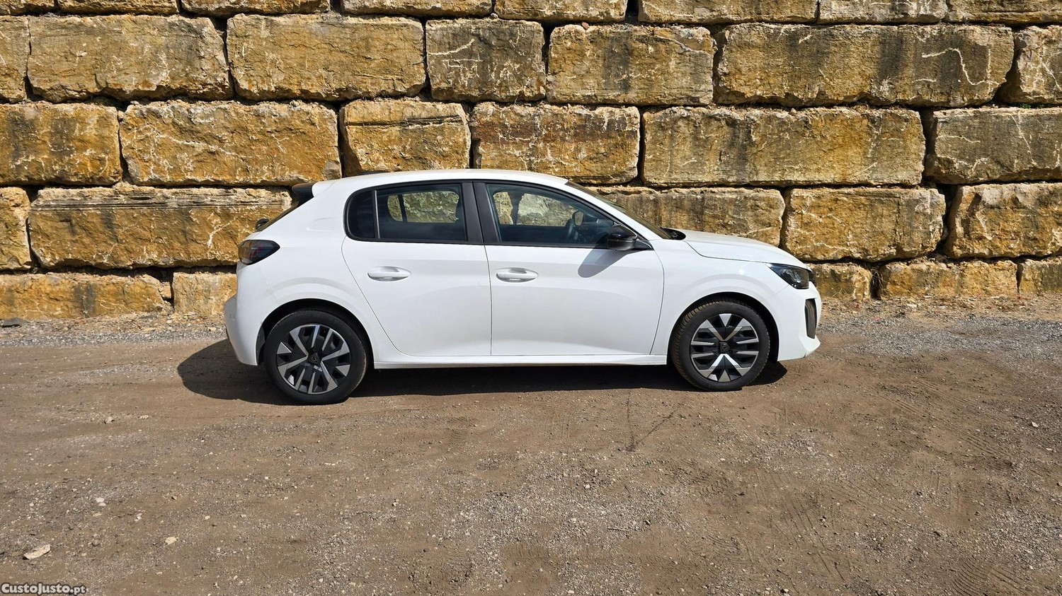 Peugeot 208 1.2 PureTech Active - 24 — photo 4