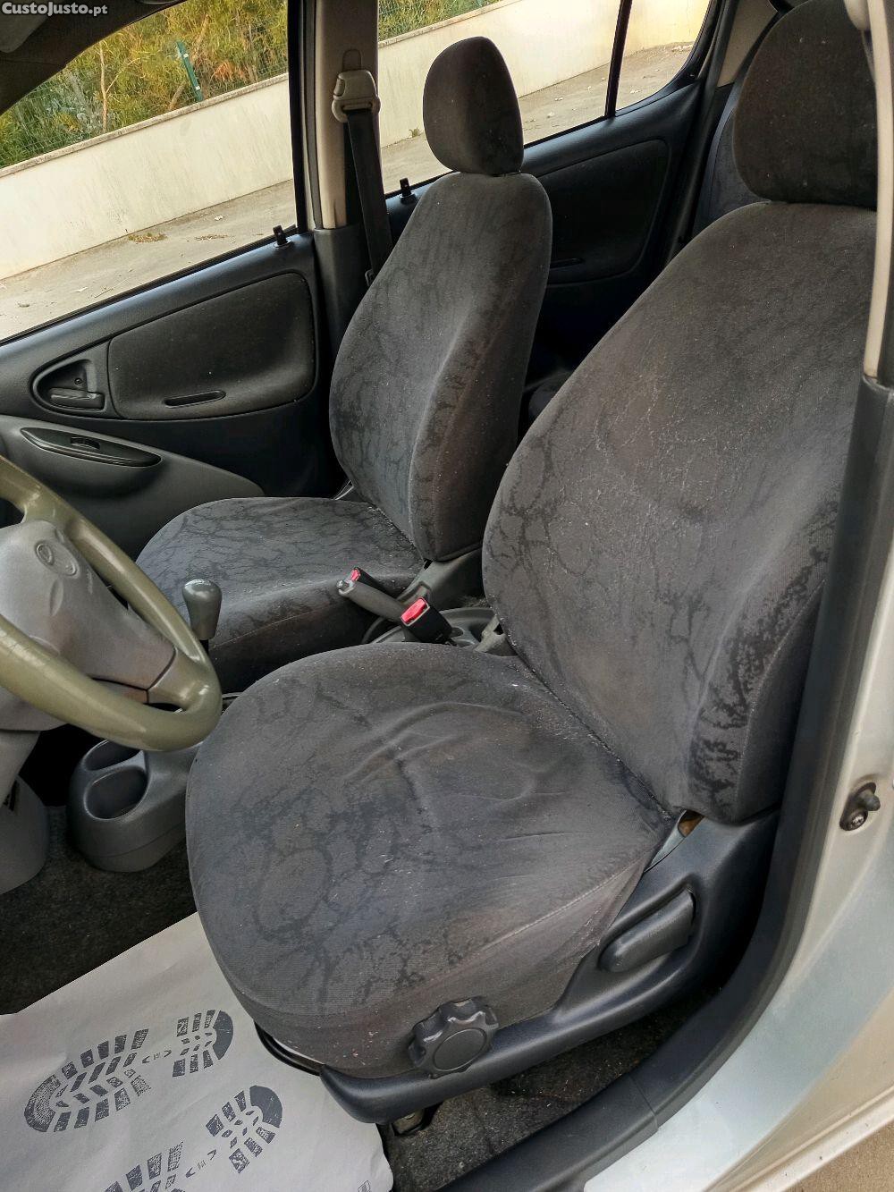 Toyota Yaris — fotografia 2