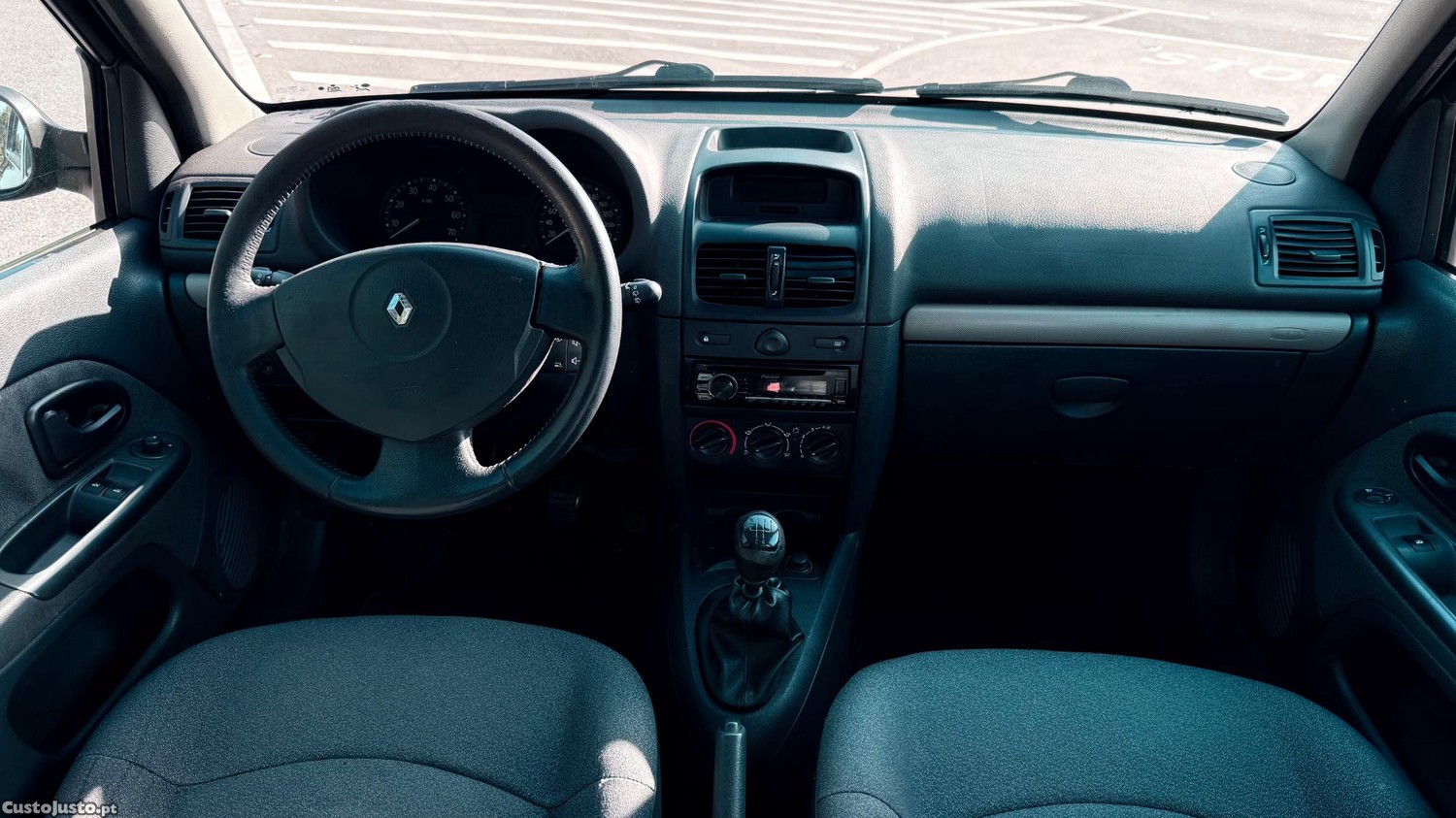 Renault Clio 1.4 Confort - 04 foto 3