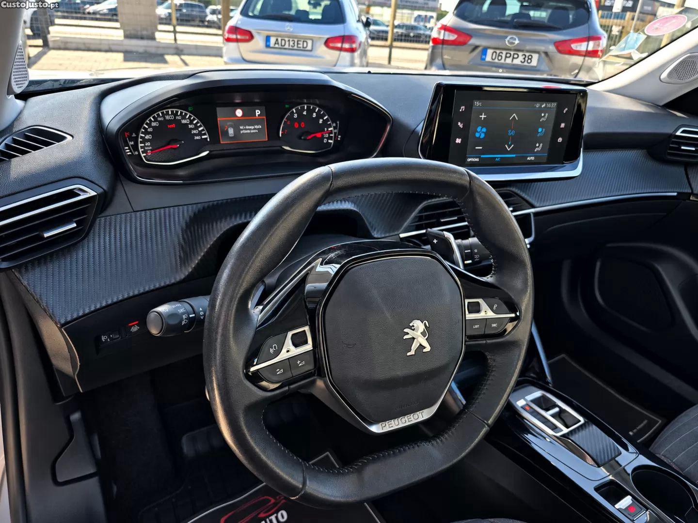 Peugeot 2008 Puretech 130 eat8 active pack — fotografia 11