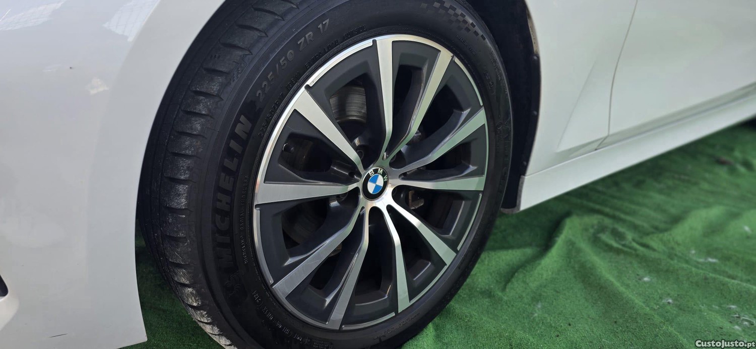 BMW 318 D Touring Auto XLine — fotografia 2