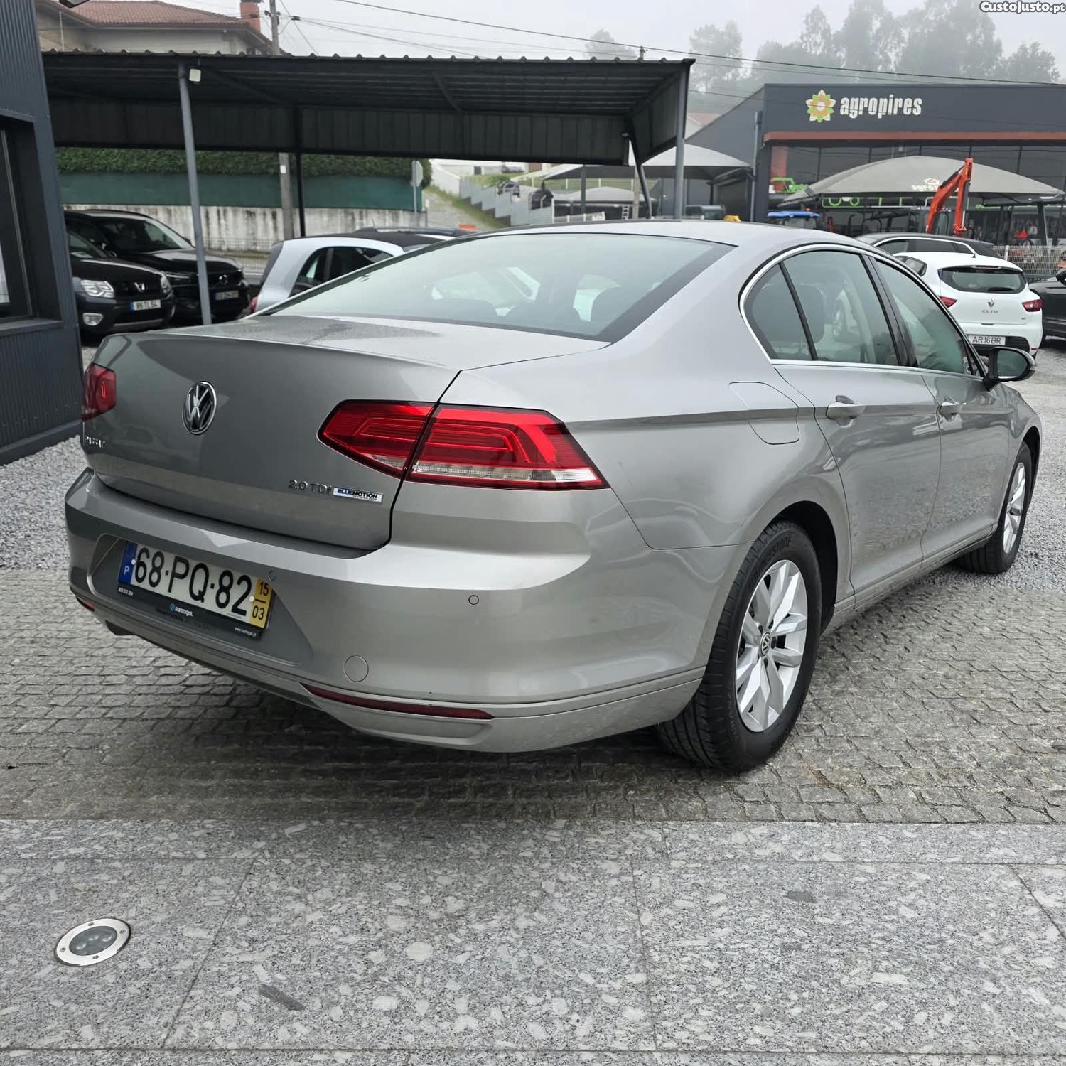 Volkswagen Passat 2.0 TDi Confortline — fotografia 12