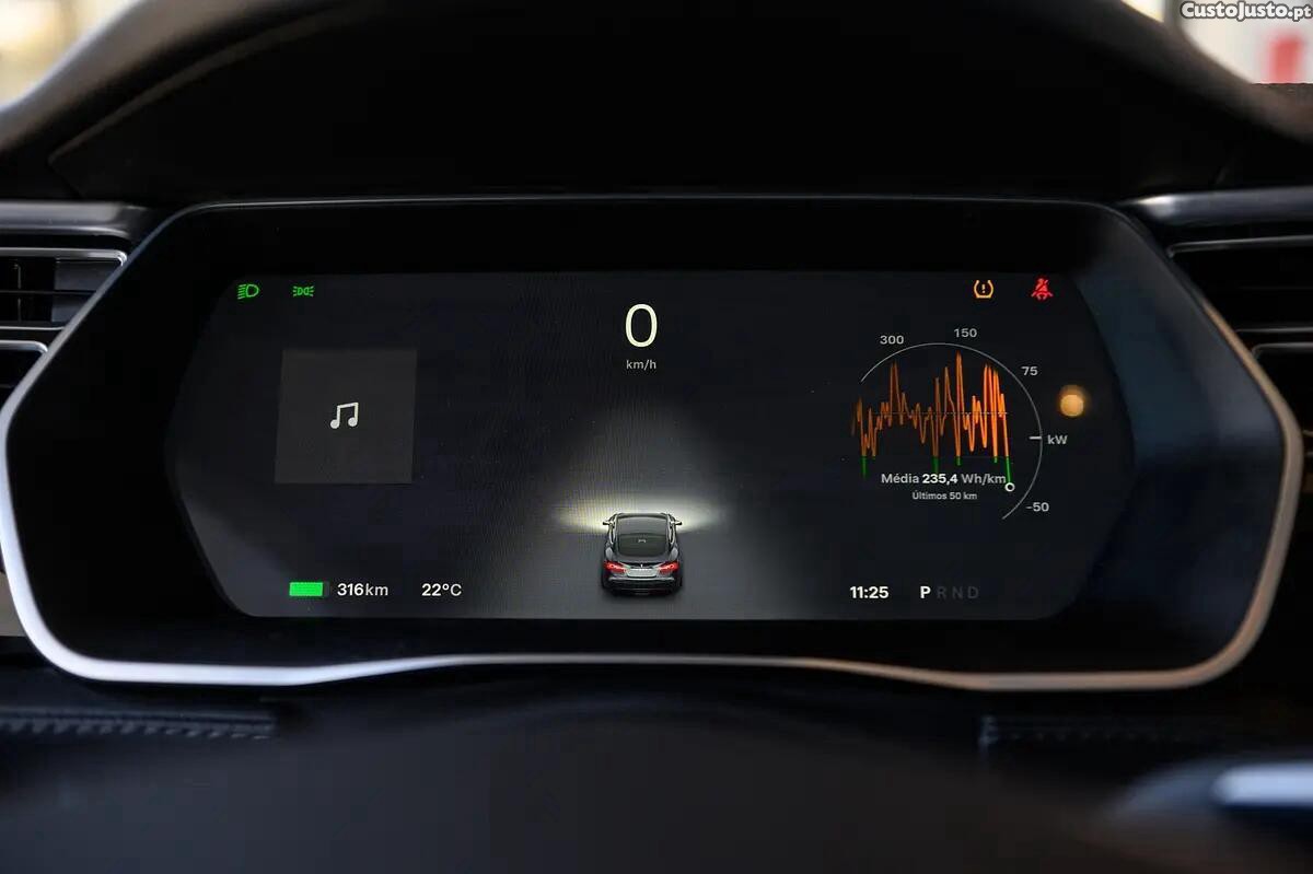 Tesla Model S 85 Standard RWD — fotografia 4