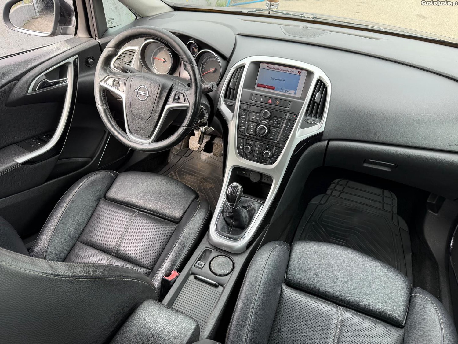 Opel Astra 1.7CDTi 125CV — fotografia 10